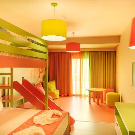 Vila Gale Resort Mares Guarajuba Exterior foto Family room