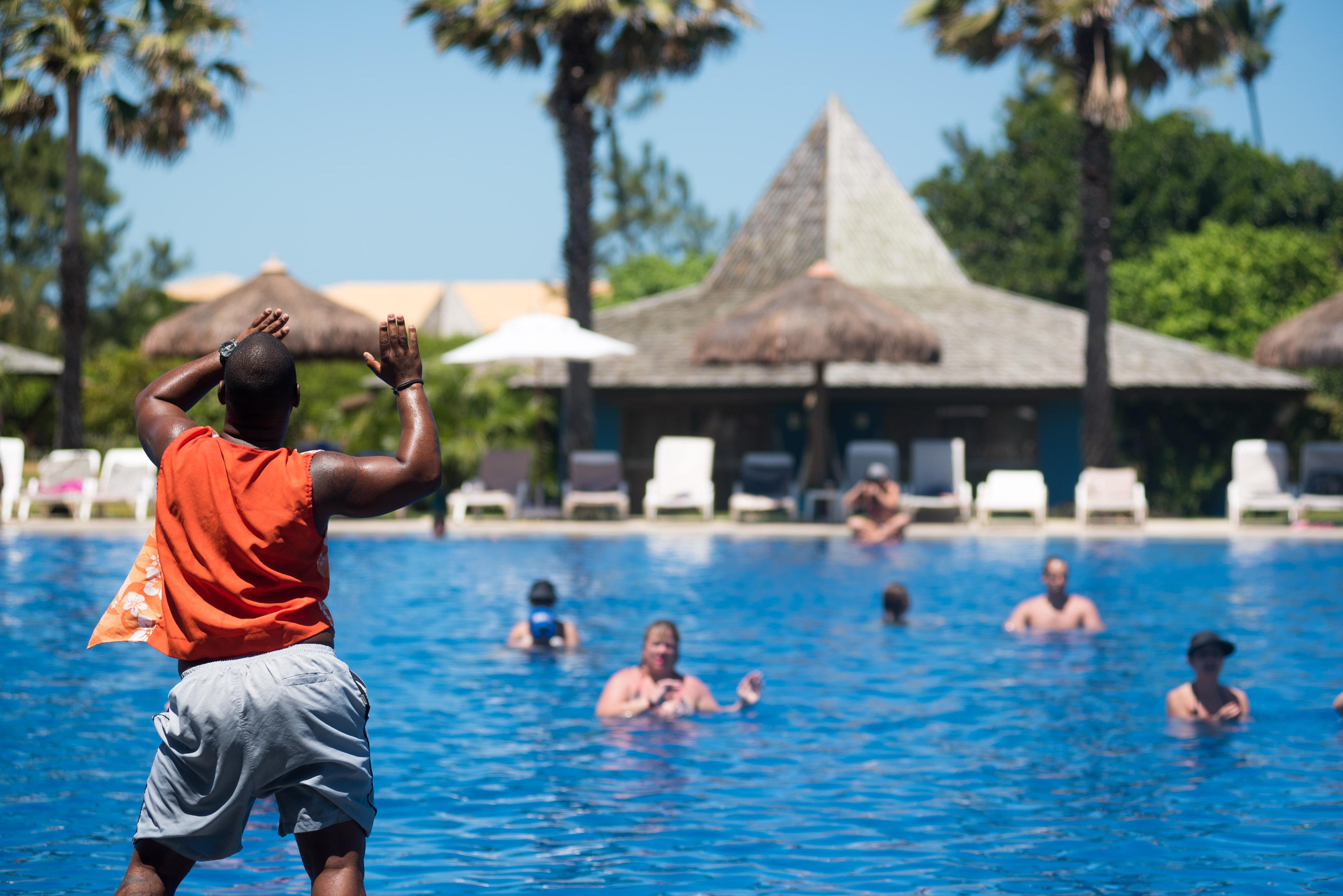 Vila Gale Resort Mares Guarajuba Exterior foto A player throwing the ball