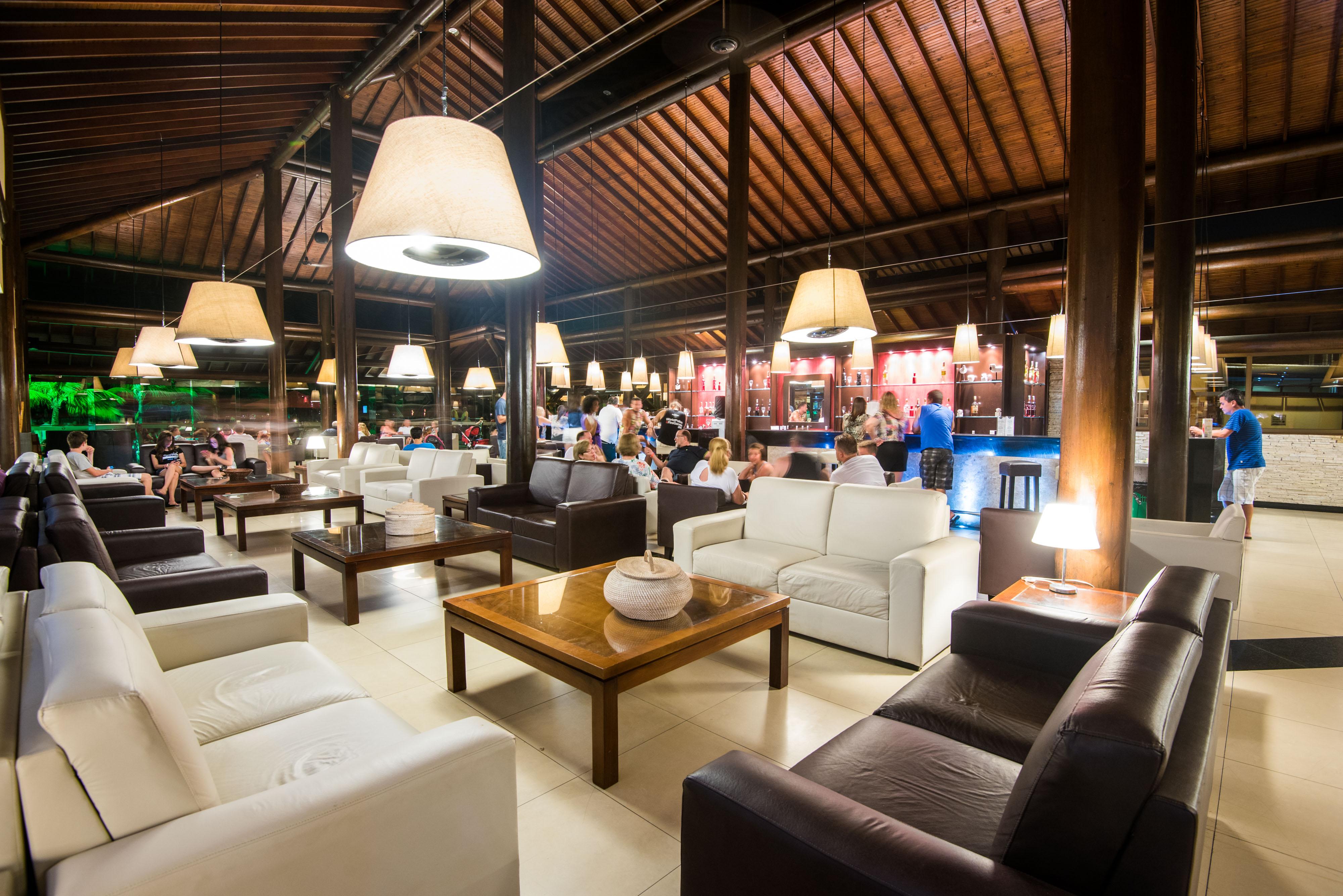 Vila Gale Resort Mares Guarajuba Exterior foto The lobby of the resort