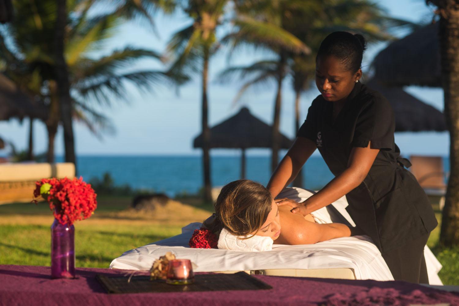 Vila Gale Resort Mares Guarajuba Exterior foto Massage at a spa