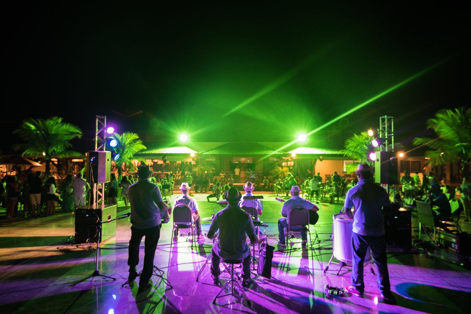 Vila Gale Resort Mares Guarajuba Exterior foto The band performing at the 2012 World Congress Center