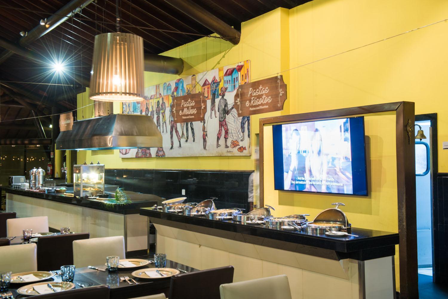 Vila Gale Resort Mares Guarajuba Exterior foto The interior of a typical buffet restaurant