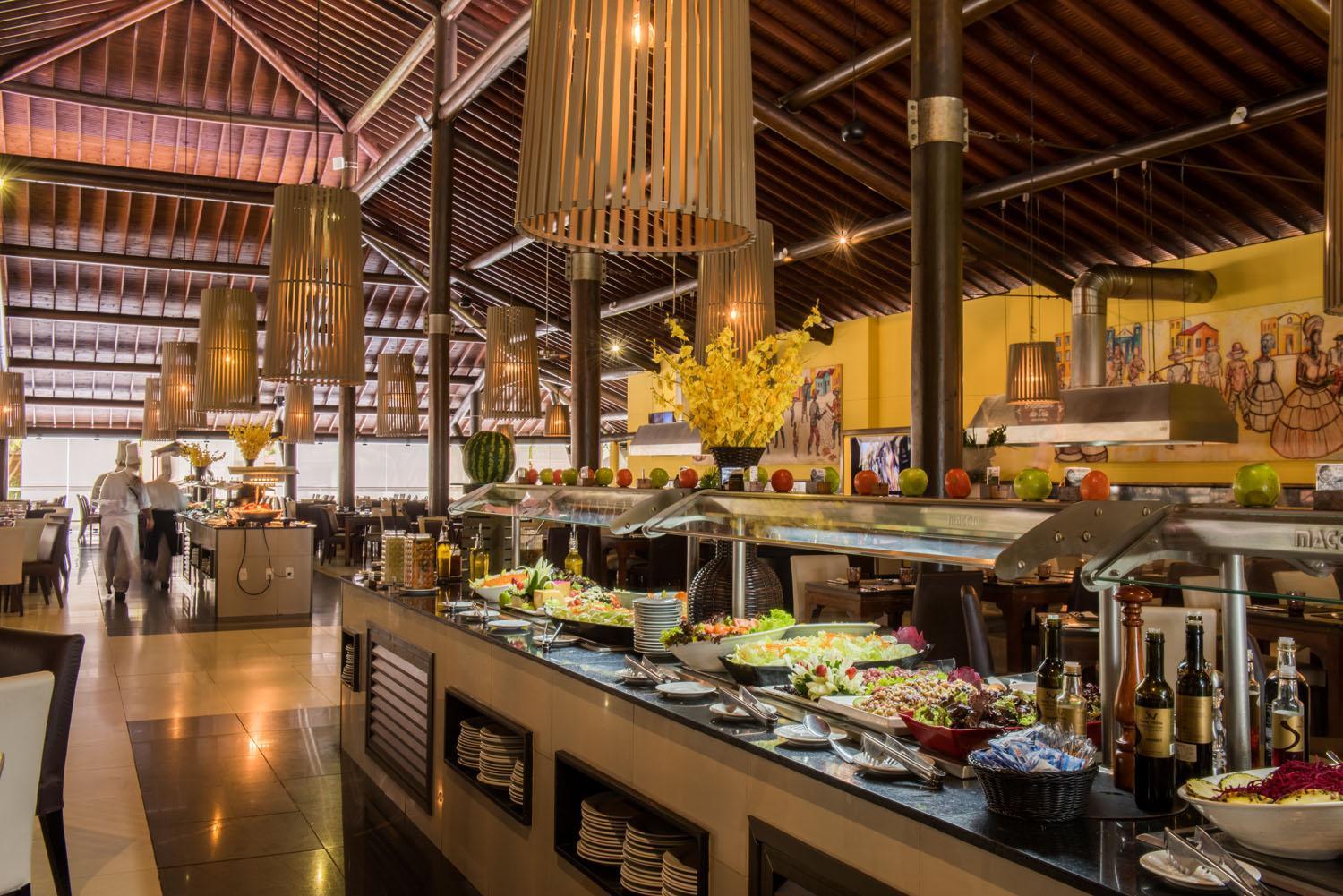 Vila Gale Resort Mares Guarajuba Exterior foto The buffet at the resort